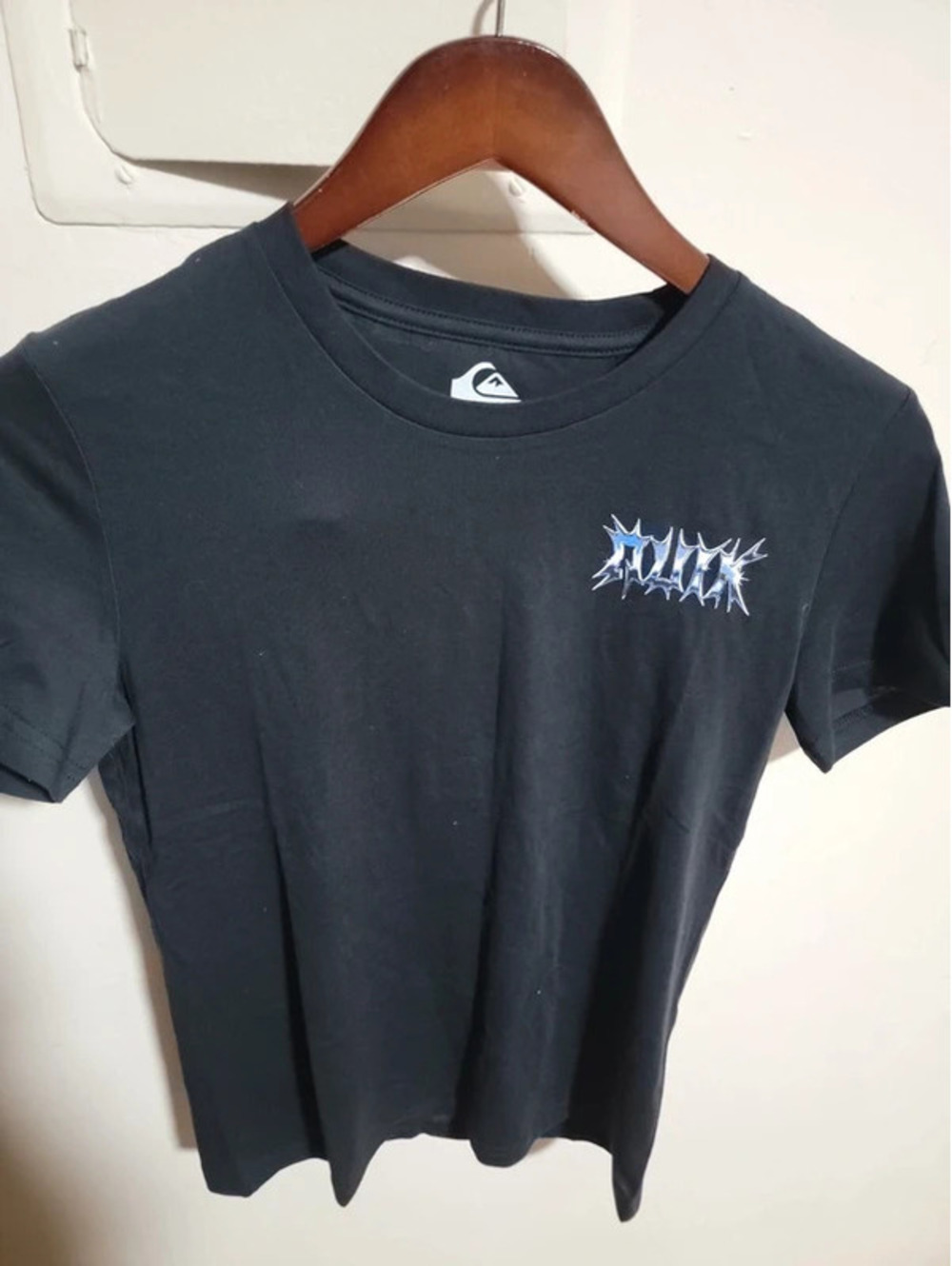 Boys size 10/12 Quiksilver T shirt